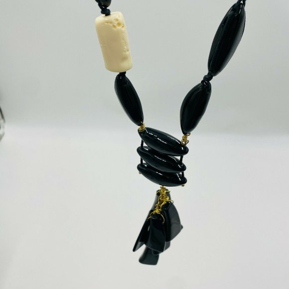 Chico's Black/White Plastic Statement Necklace Lobster clasp Adjustable 29" long - Picture 9 of 9